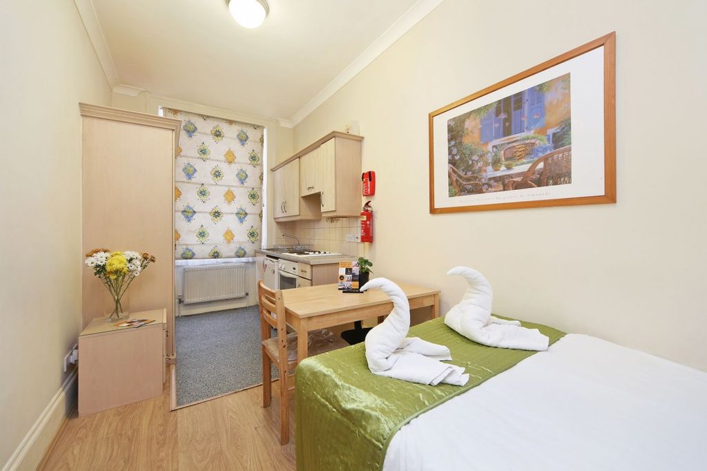Property photo 1 of 5