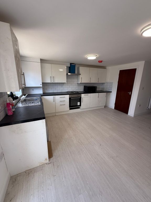 Property photo 1 of 22 4 Bed Semi-Detached House To Rent Whalebone Lane South, Dagenham Rm8