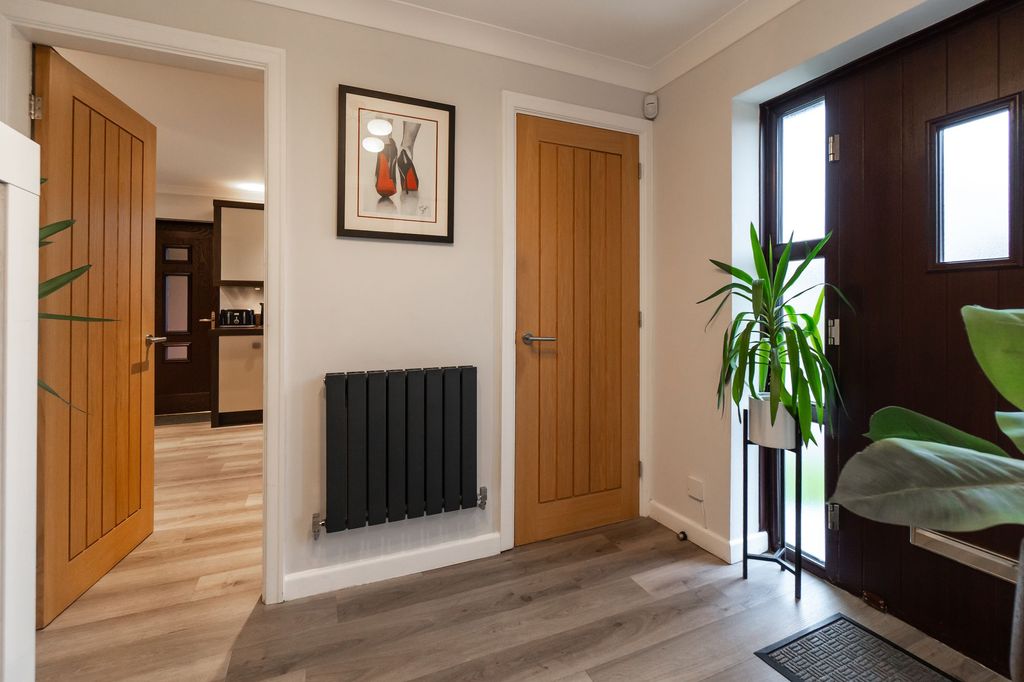 Property photo 2 of 31