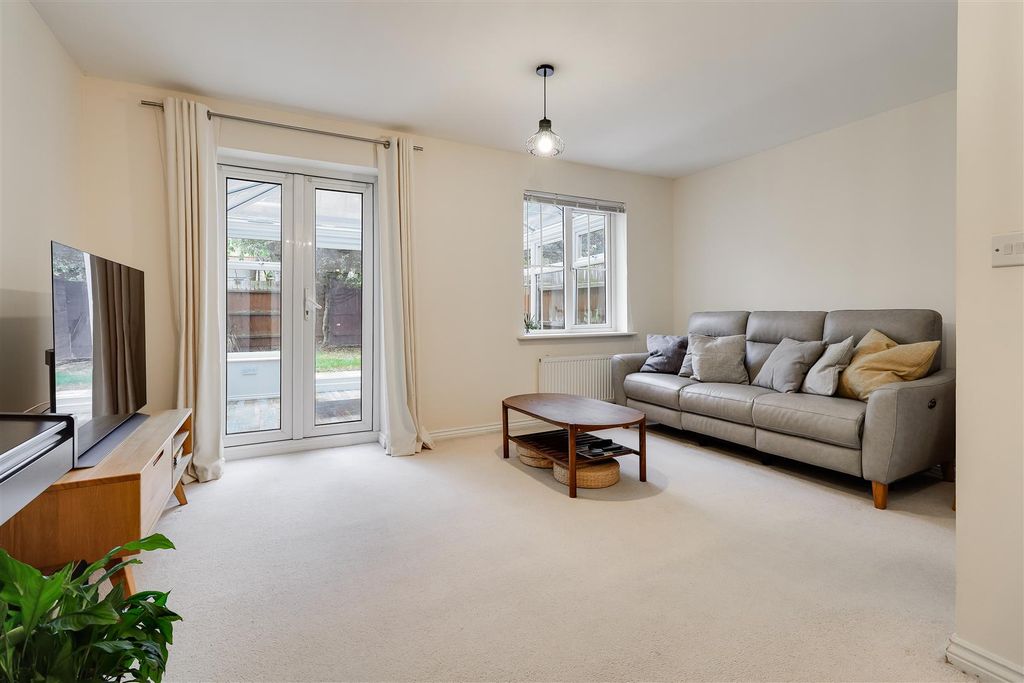 Property photo 3 of 19 Img (14).Jpg