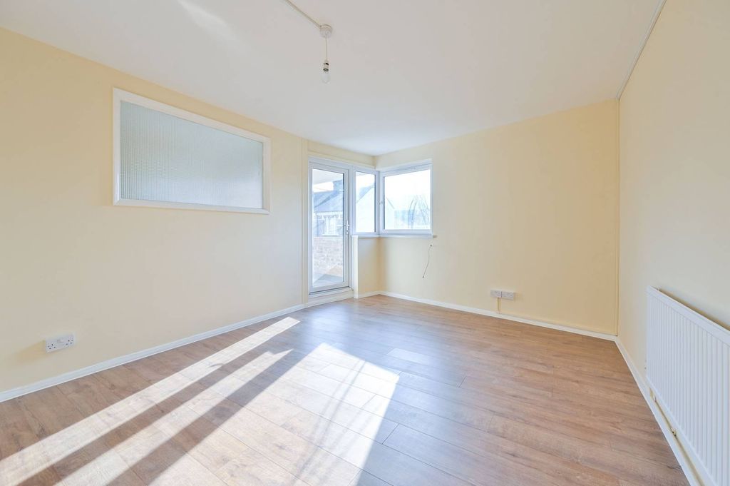 Property photo 3 of 7