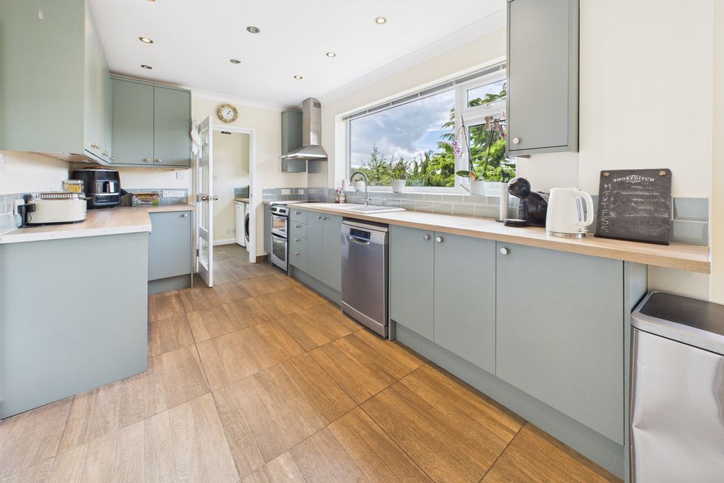 Property photo 2 of 29