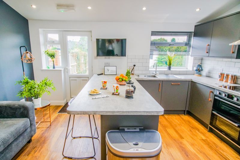 Property photo 1 of 9 Photo 12