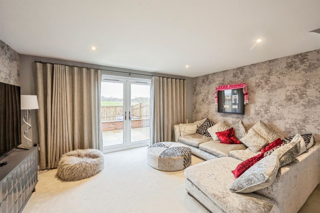 Property photo 3 of 19