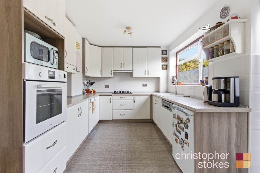Property photo 3 of 18 4823373