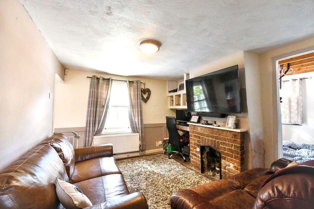 Property photo 2 of 20
