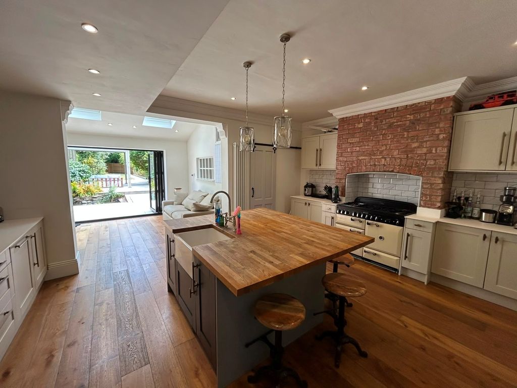 Property photo 2 of 16