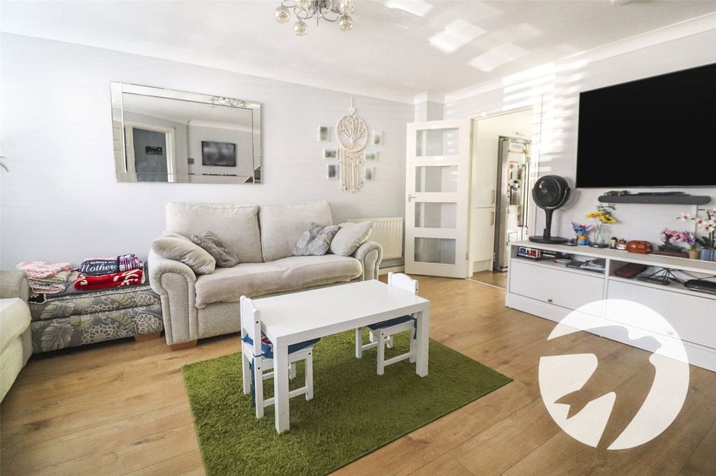 Property photo 2 of 19 Picture No. 30