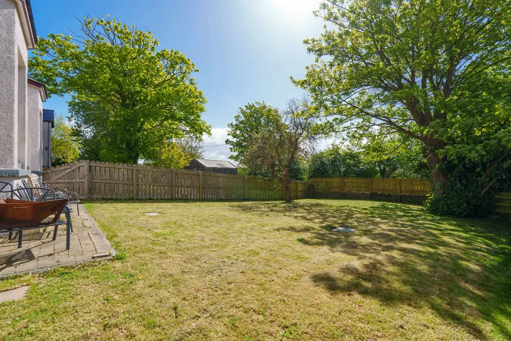 Property photo 2 of 25