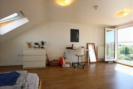 Property photo 2 of 7 Loft Room 2
