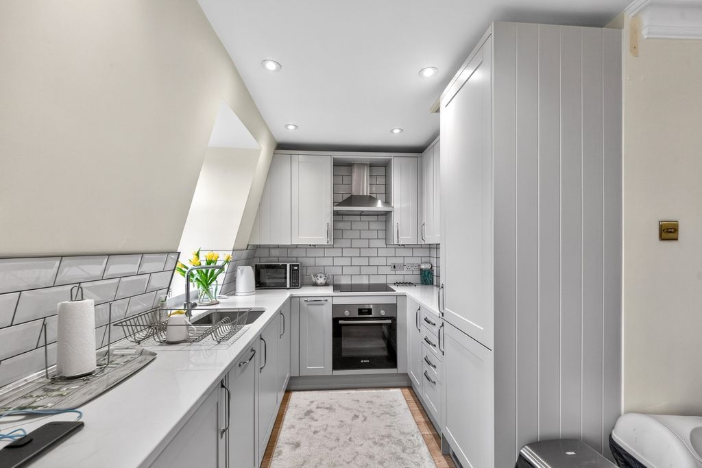 Property photo 2 of 19 Kitchen