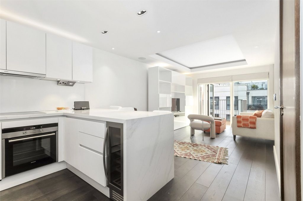 Property photo 1 of 14 Kitchen / Reception