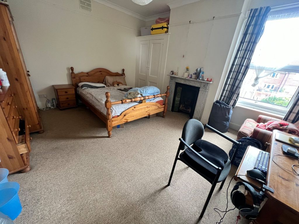 Property photo 2 of 6 Picture No. 12