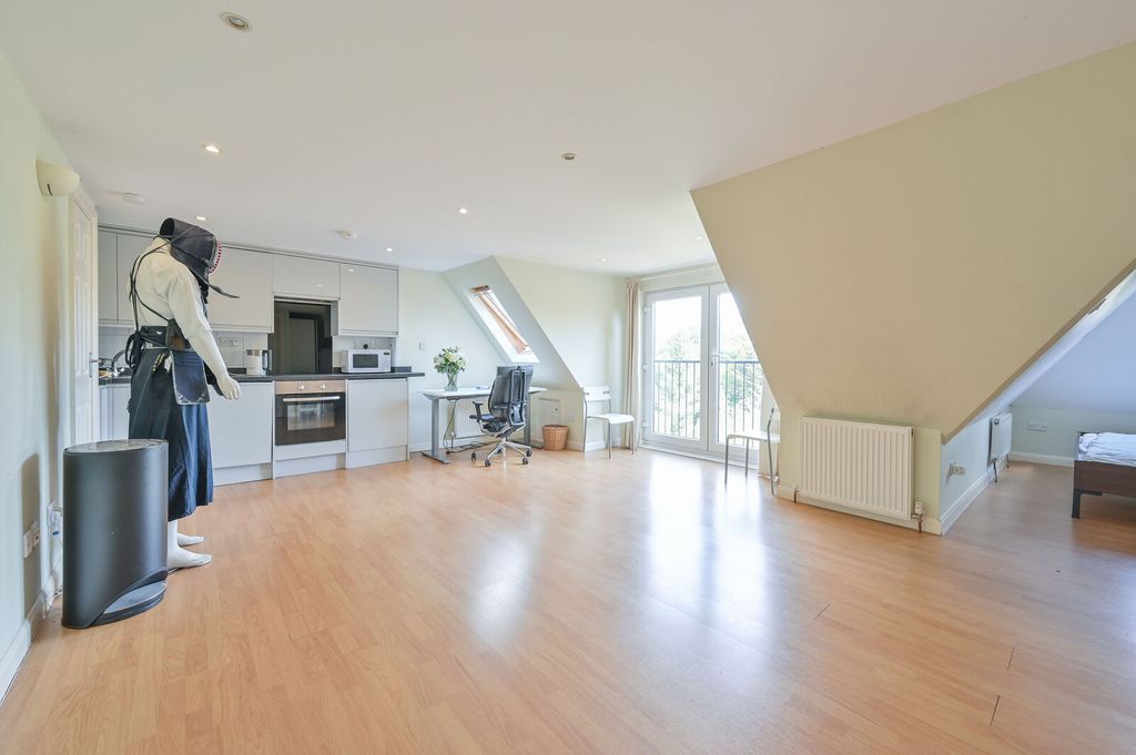Property photo 2 of 8