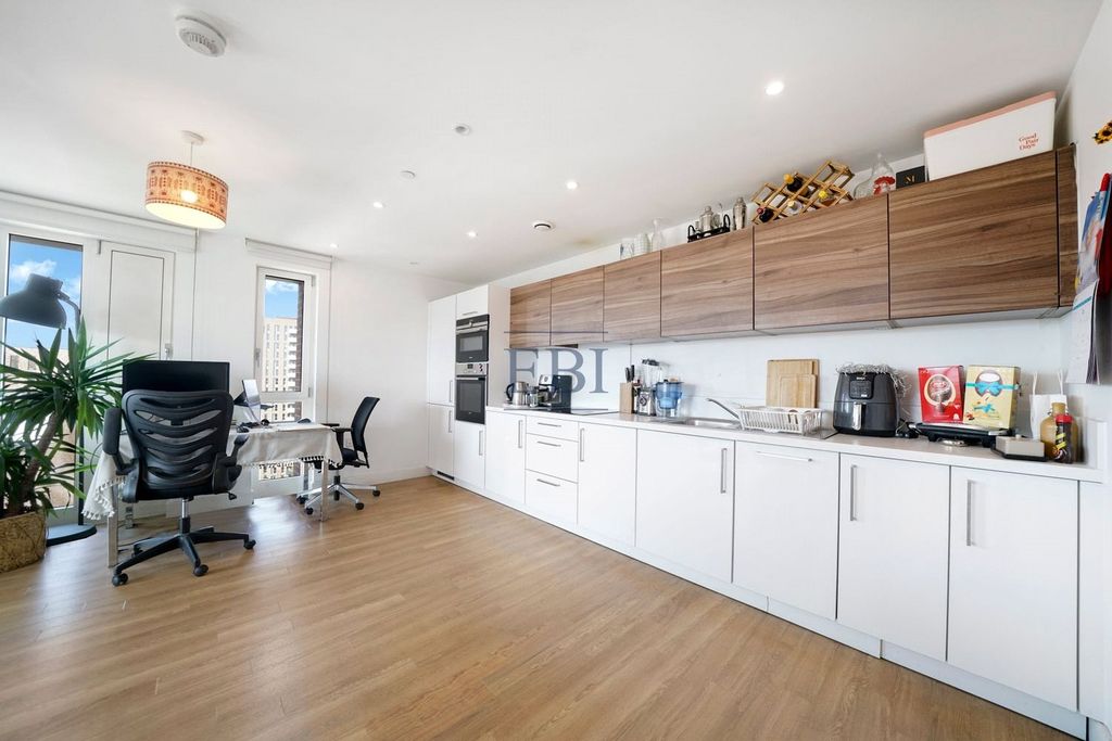 Property photo 3 of 12 Picture No. 11