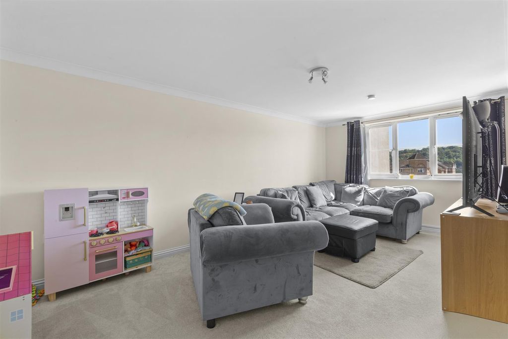 Property photo 2 of 11