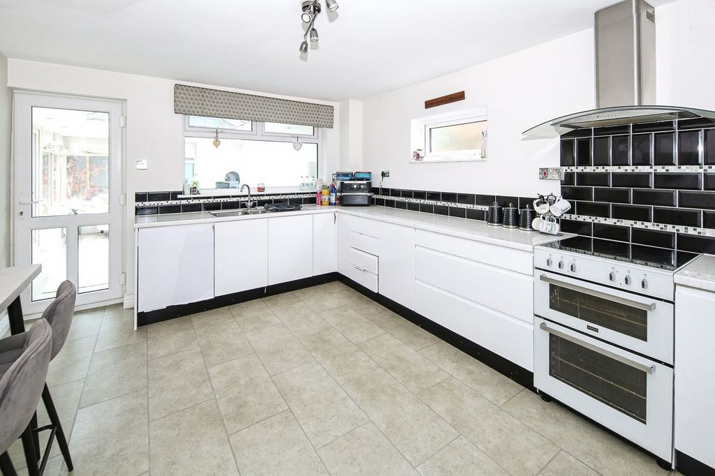 Property photo 3 of 21 Pbox-Img.Jpg
