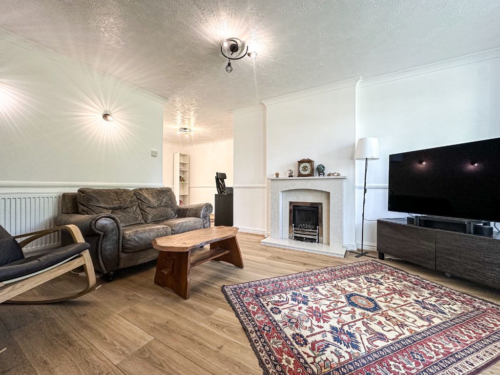 Property photo 3 of 19 5549427