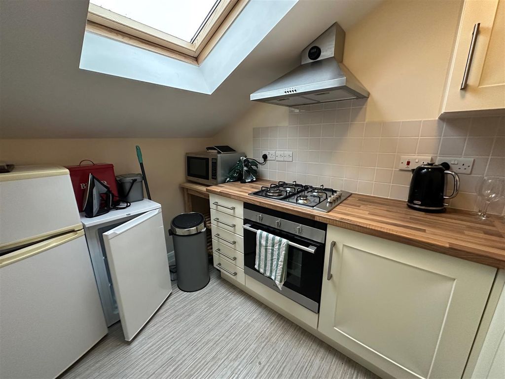 Property photo 3 of 10 11.Jpg