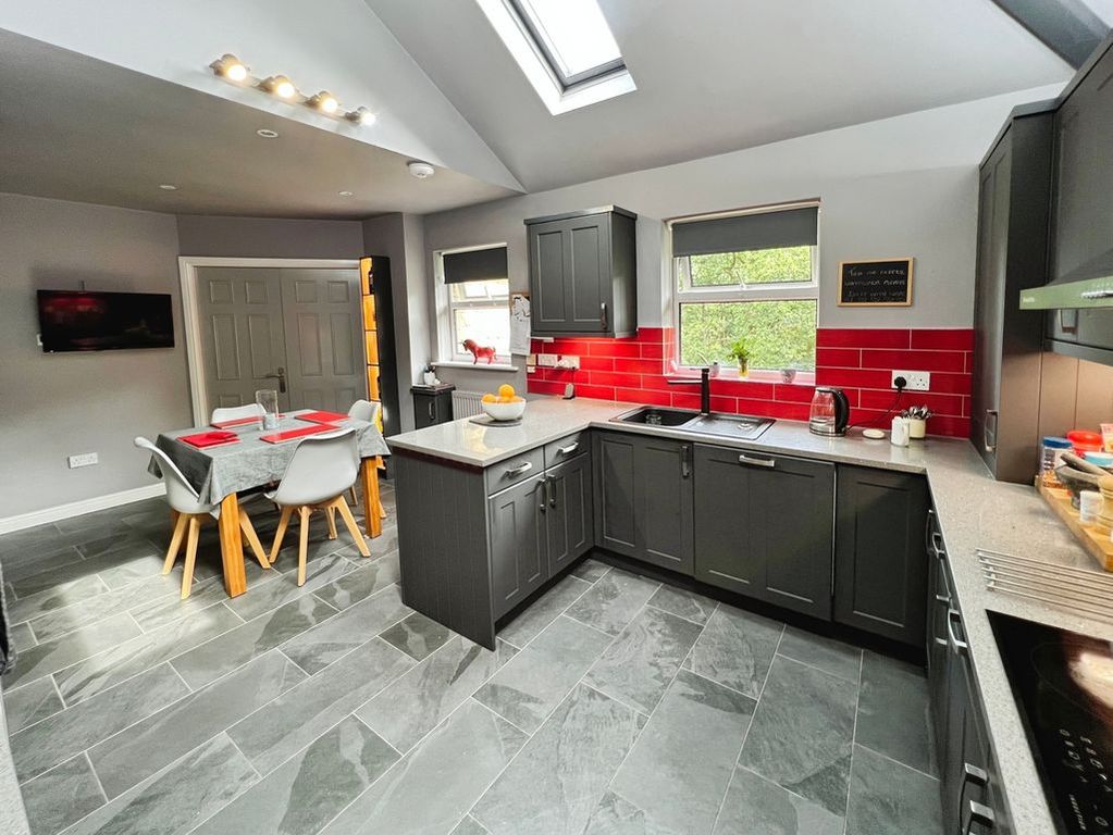 Property photo 3 of 34 Kitchen