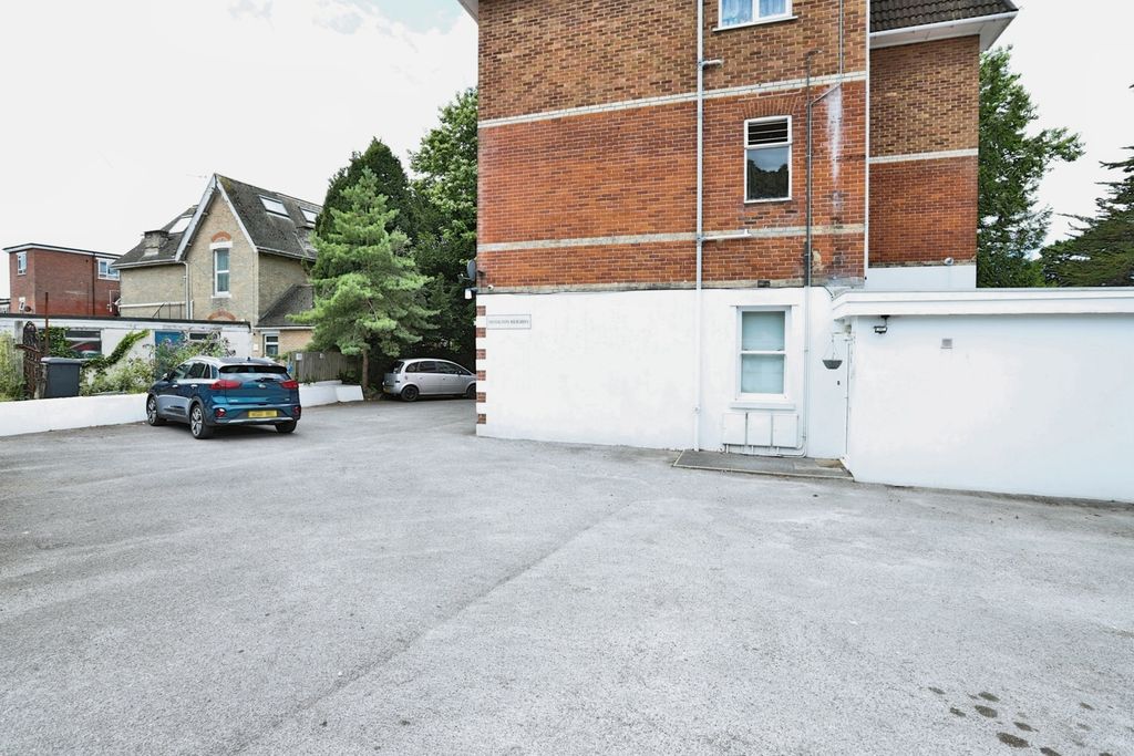 Property photo 3 of 18 Pbox-Img.Jpg