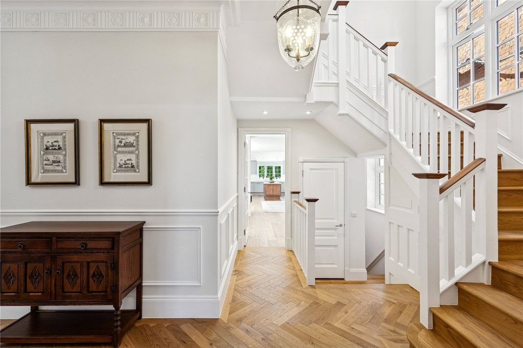Property photo 2 of 25 Hallway