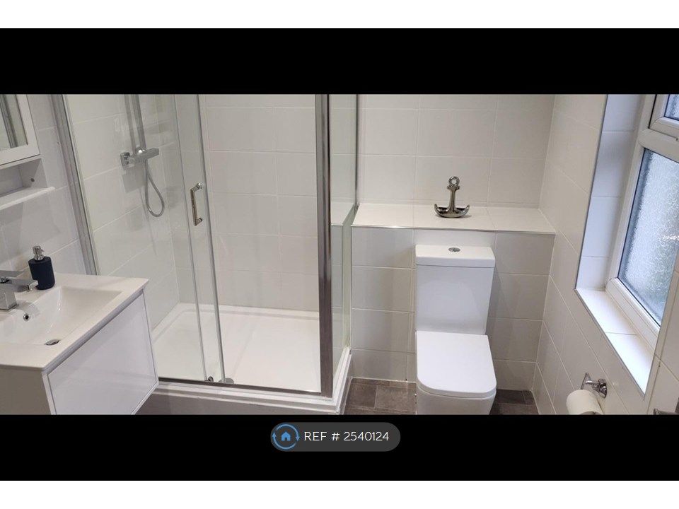 Property photo 3 of 4 En-Suite Bathroom