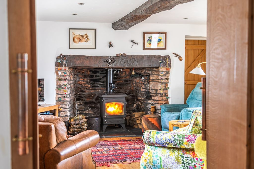 Property photo 1 of 23 Sitting Room