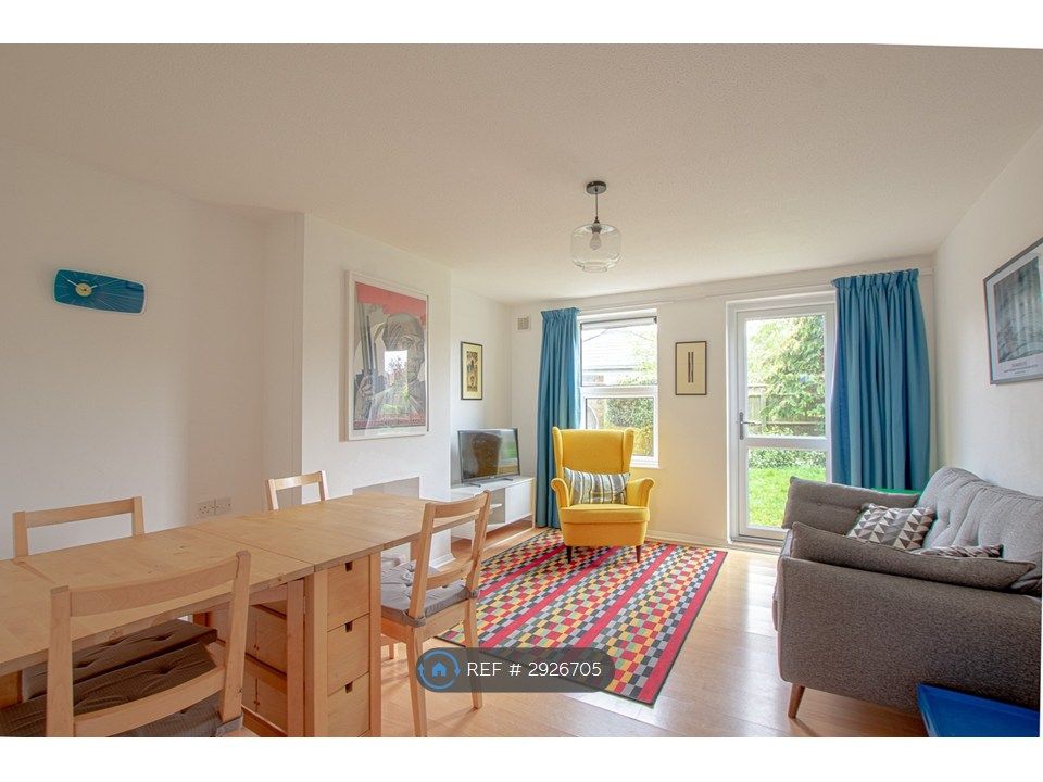 Property photo 1 of 7 Living / Dining Room