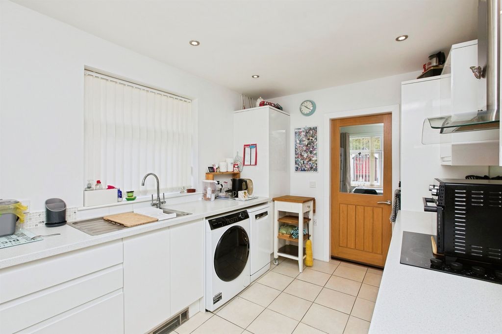 Property photo 2 of 21