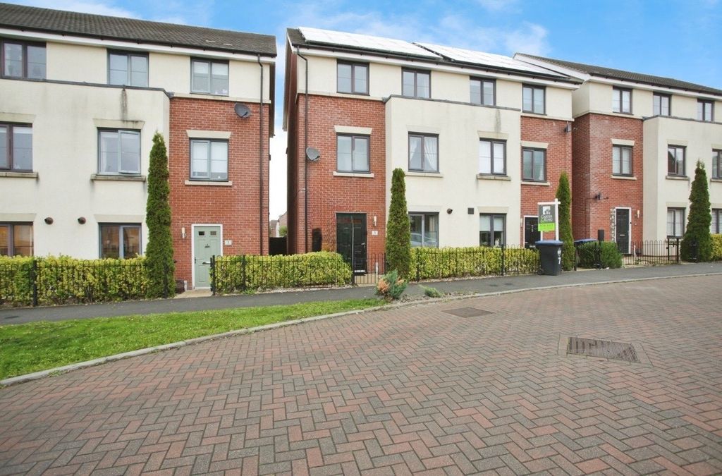 Property photo 1 of 21