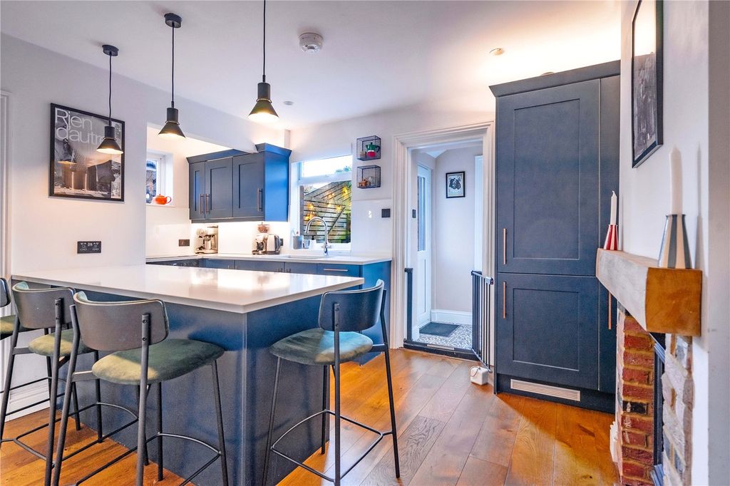 Property photo 2 of 13 Kitchen/Breakfast