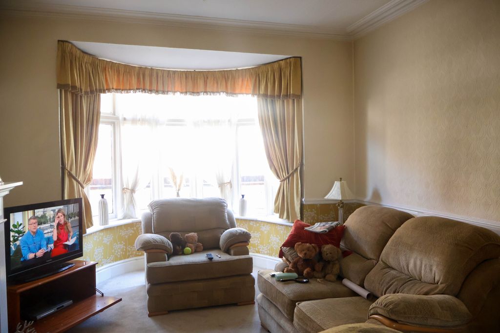 Property photo 3 of 14