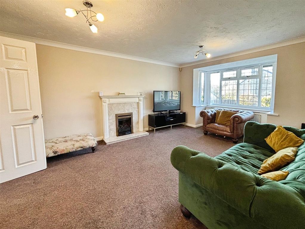 Property photo 2 of 20 Lounge