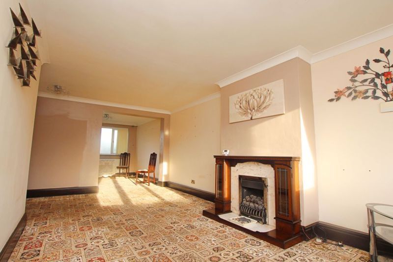 Property photo 3 of 26 Lounge