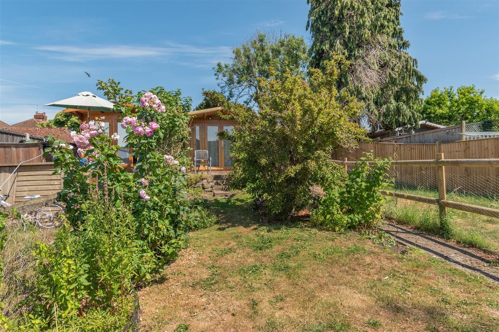 Property photo 2 of 17 Garden