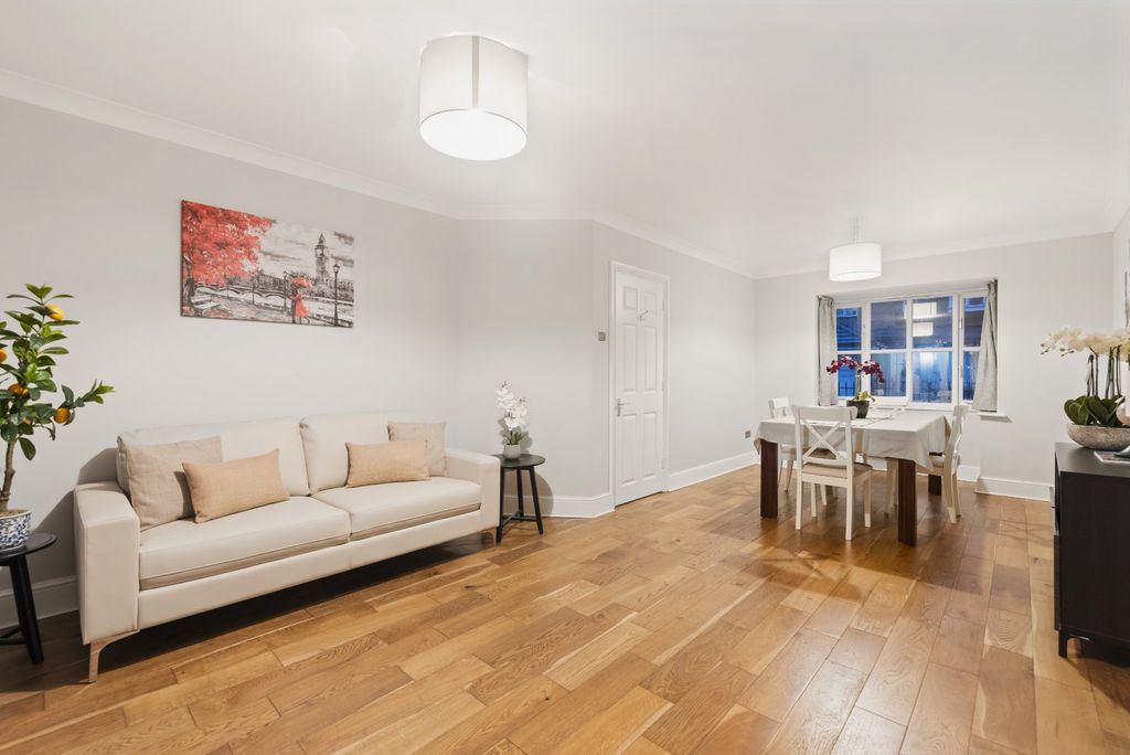 Property photo 2 of 23