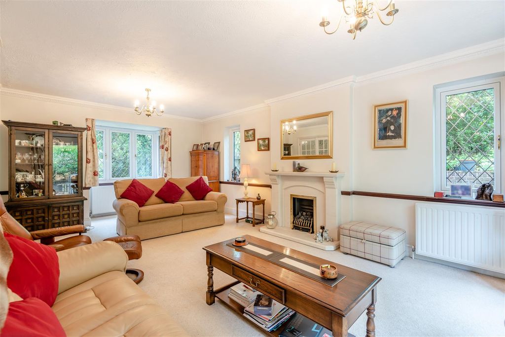 Property photo 2 of 26 8690087-Interior02.Jpg