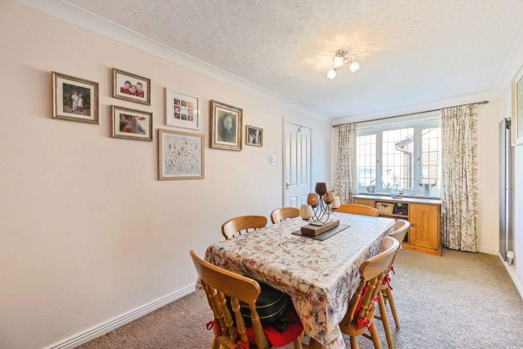 Property photo 2 of 27