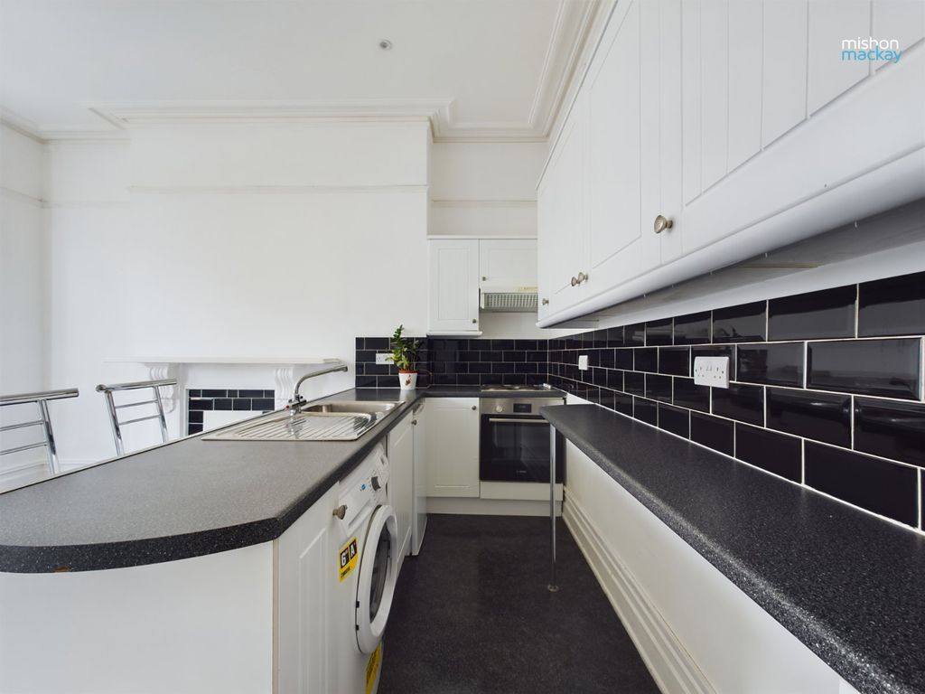 Property photo 2 of 7 Kitchen