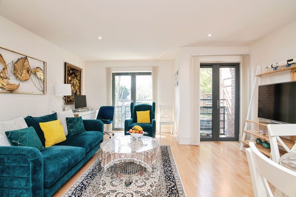 Property photo 2 of 18