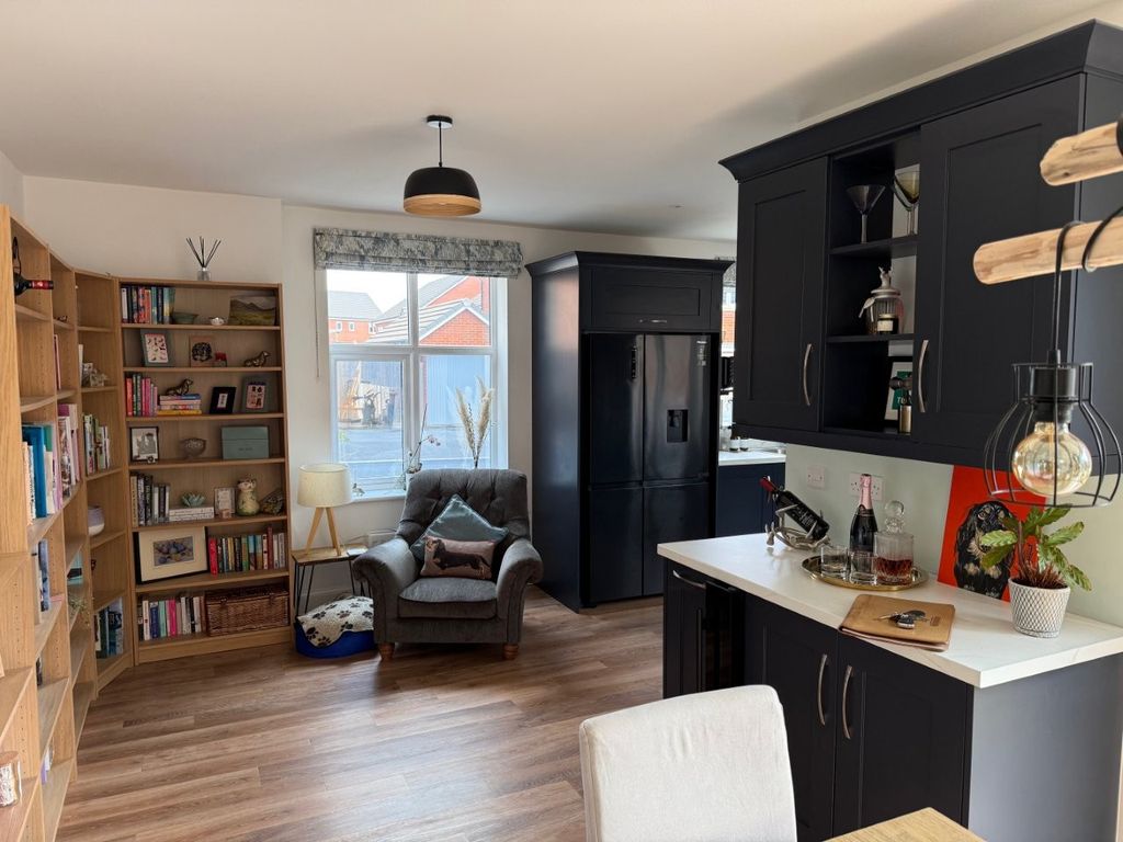 Property photo 2 of 21