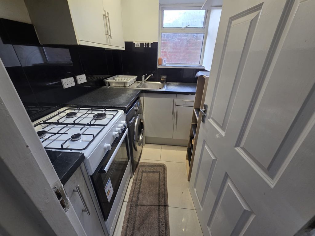 Property photo 1 of 15 One Bed Flat  With Bills Inclusive