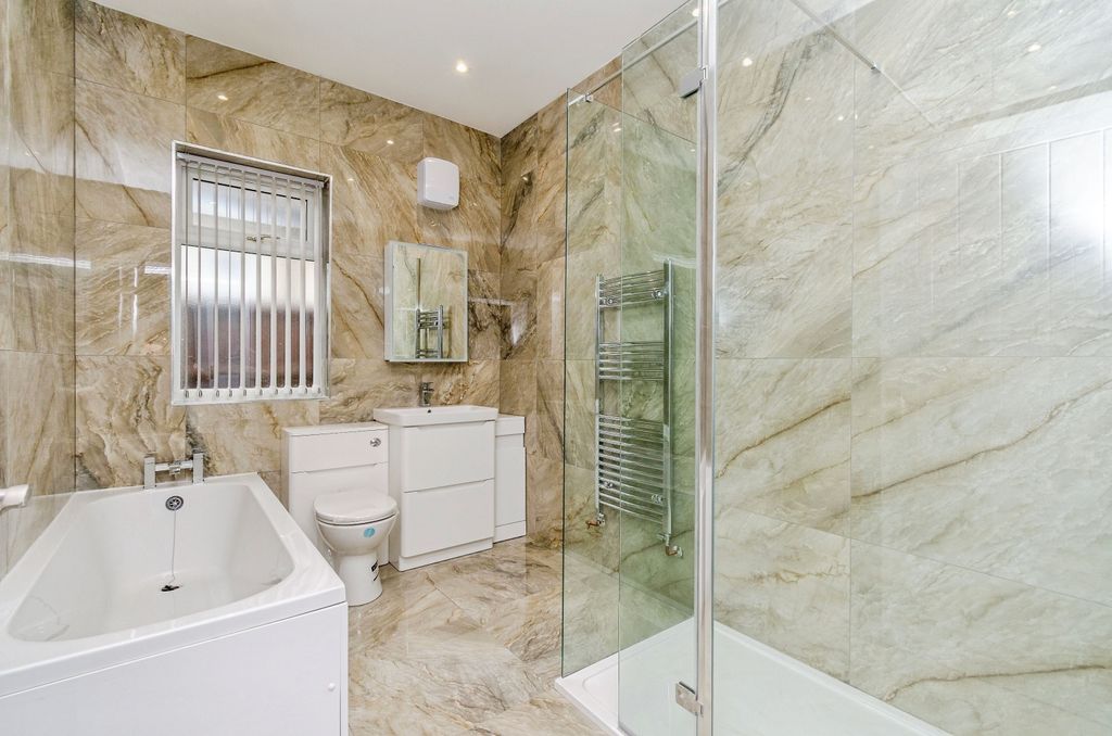 Property photo 3 of 20 Bathroom