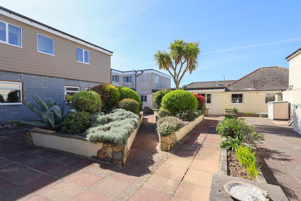 Property photo 2 of 22 External