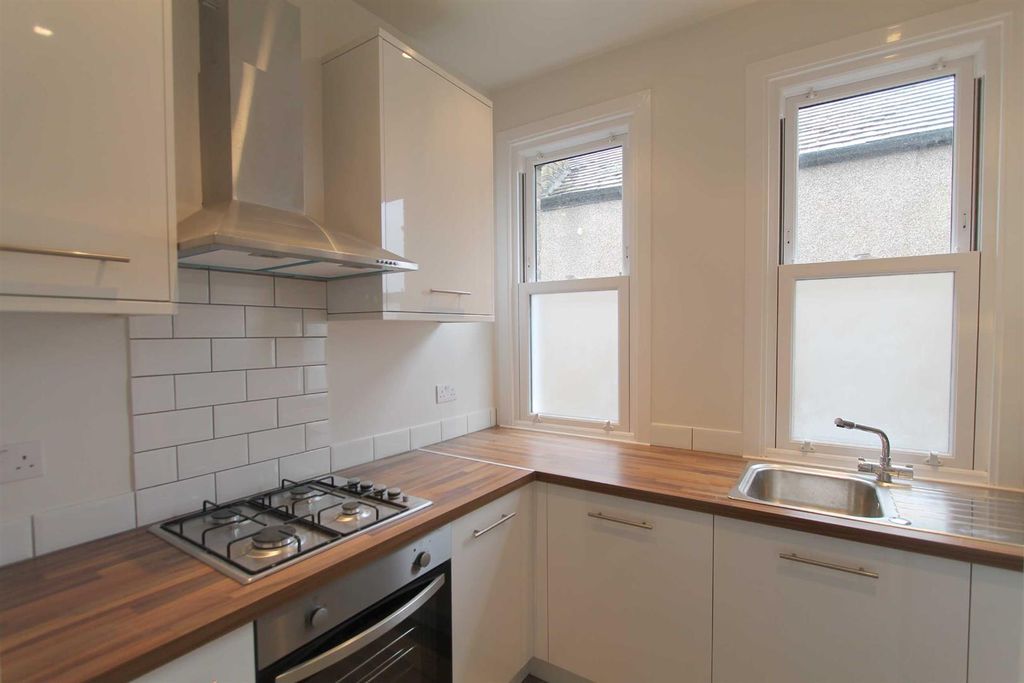 Property photo 3 of 7 Kithcen