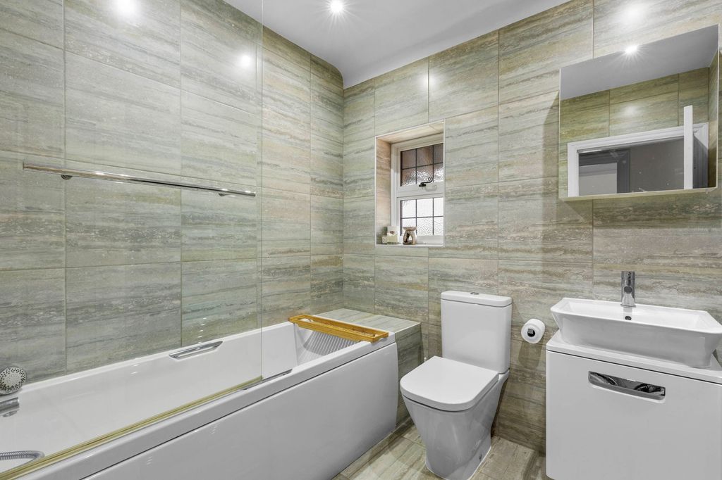 Additional image 18 of 5 bed detached house for saleAmersham Road, High Wycombe HP13