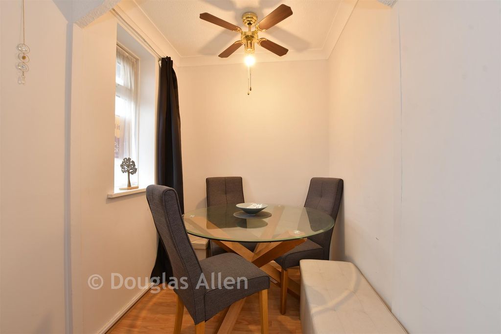 Property photo 3 of 11 Dining Area