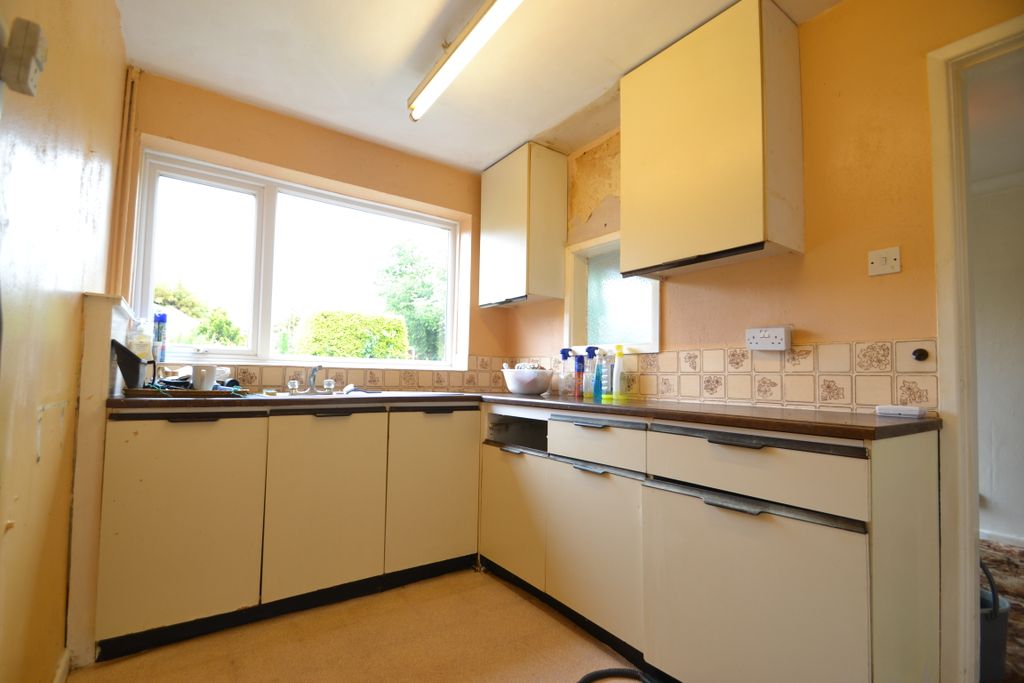 Property photo 3 of 12 Kitchen
