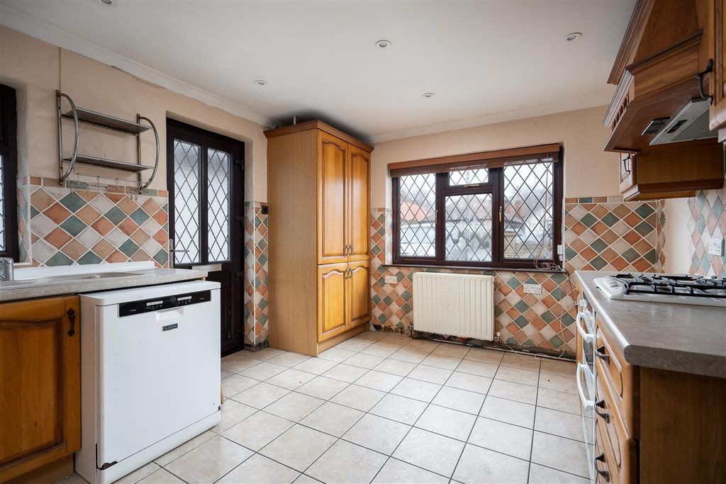 Property photo 3 of 20 Kitchen